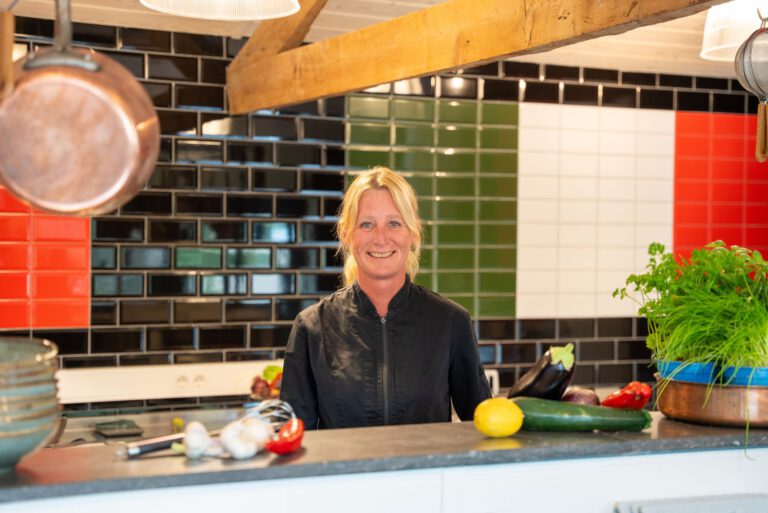 Foto van Emmy Blom in de Italiaanse Kookstudio bij Gusto Della Casa
